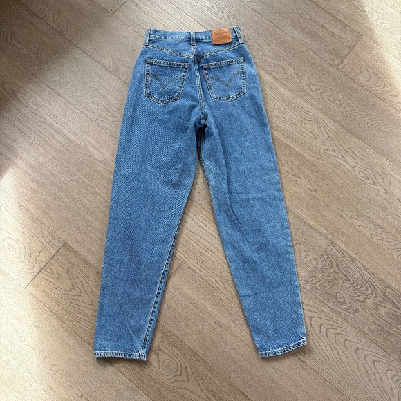 Women’s Levi Jeans - Picture 14 of 15